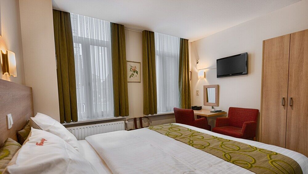 Fevery Hotel